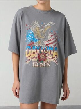 Urban Outfitters oversized graphic tee in size L/XL